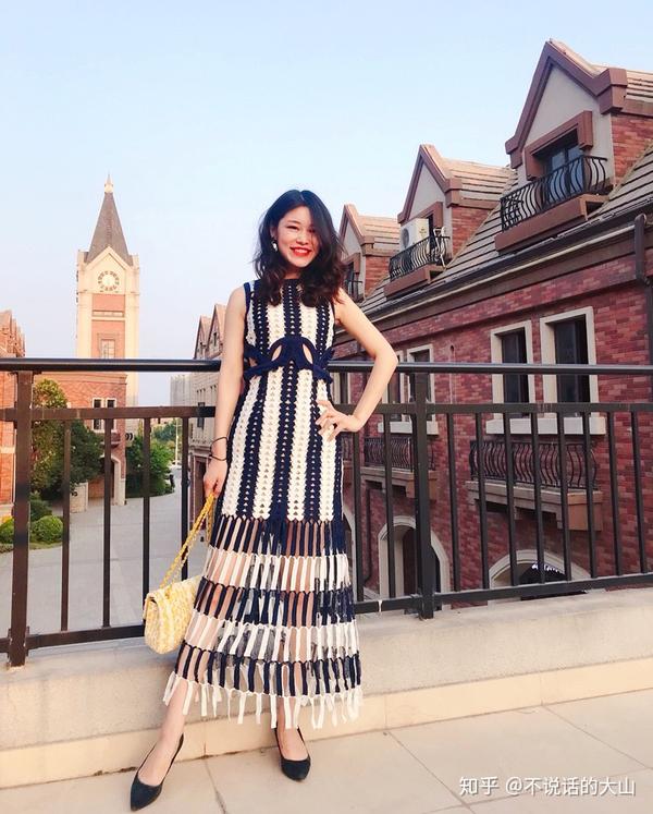 小个子贫乳女生去海边度假应该怎样穿衣打扮?