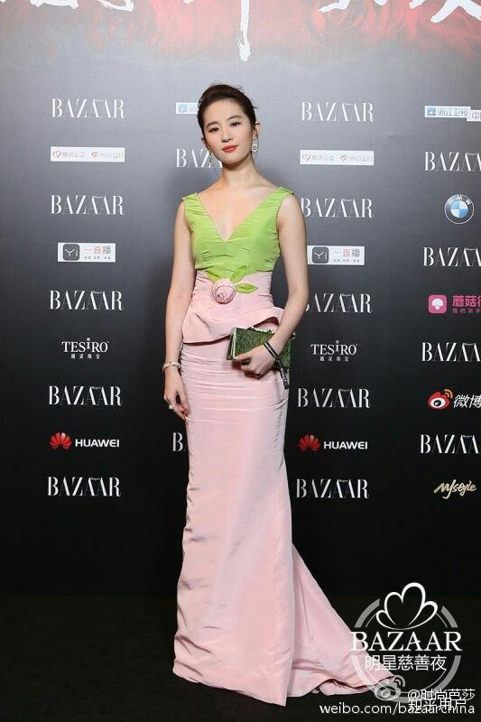 2016芭莎明星慈善夜刘亦菲杨幂刘诗诗你觉得谁最美?