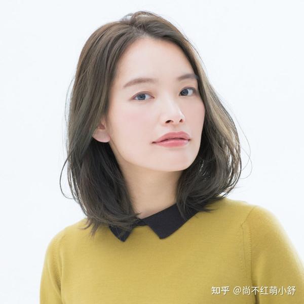 40岁女人少留"假小子"短发,今年流行"中长卷",减龄准年轻