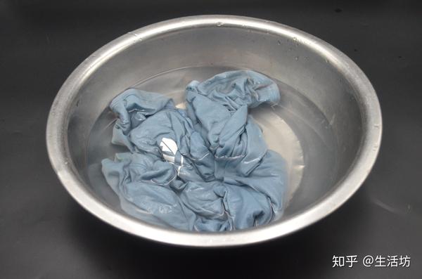 可是,洗衣服的过程中发现有些衣服掉色怎么办吗?