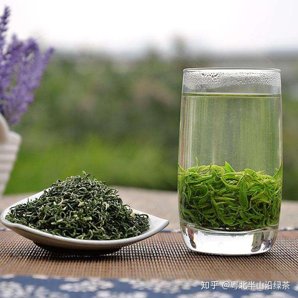 广东绿茶嫩绿的名优绿茶应该用多少度水来冲泡