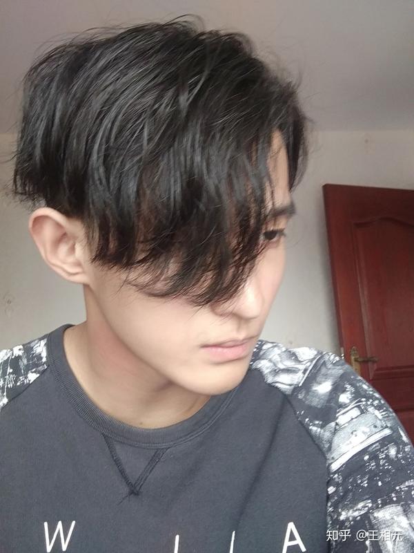 男生留长发怎么打理过渡期的发型?