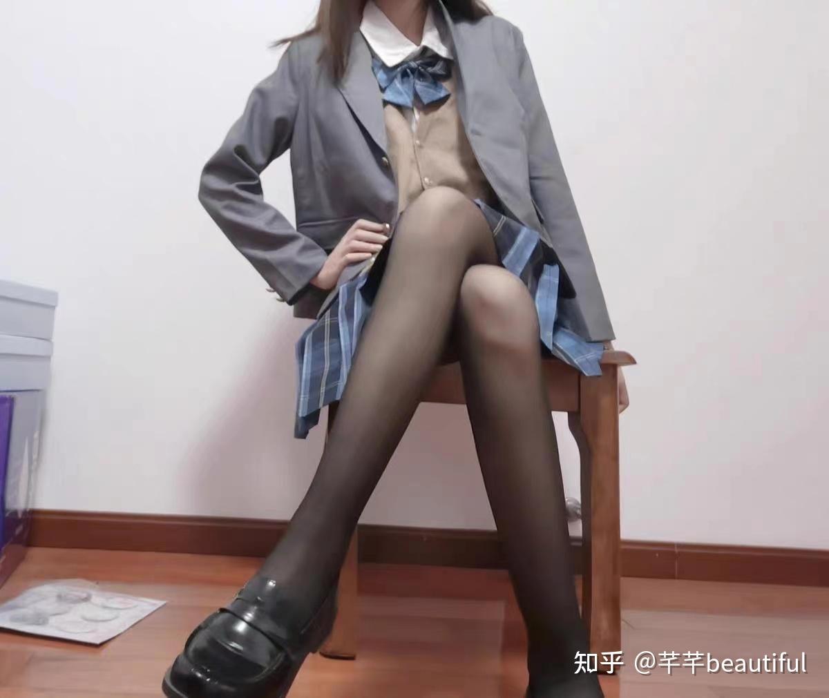 穿jk水手服穿搭丝袜的小姐姐们到底有多美