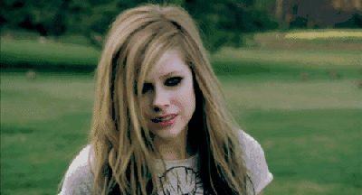 艾薇儿公开手机号被网友打爆:朋克少女到底有多