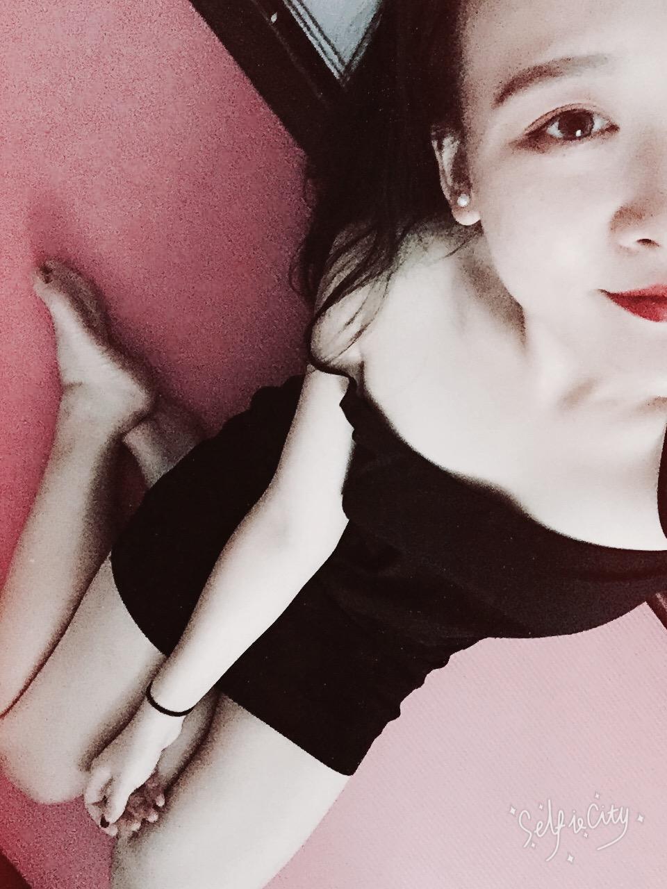 女孩床上要拍照性感?-知乎美女太了在长发性感被绑图片