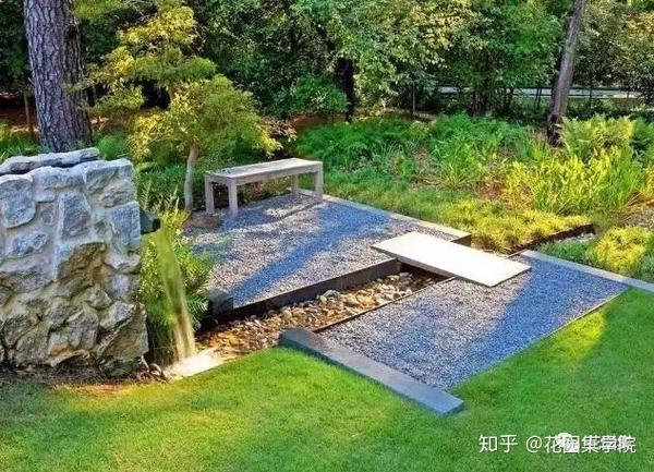 没有做好排水的庭院,当雨水瞬间大增,庭院内部的雨水在短时间内无法