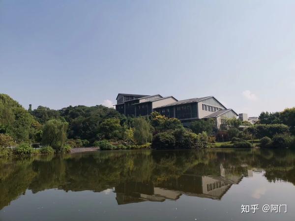 重庆理工大学19级 两江校区两江孤儿一年的生活?