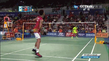 badminton 羽毛球 羽毛球是一项观赏性极高的体育运动.