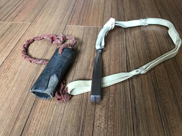 左边是自制的,右边是正宗的打狗棒.