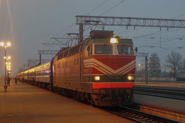 纪事15台chs4t型电力机车白俄罗斯铁路仅有的客运电力机车