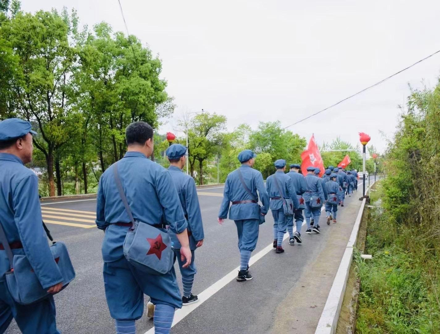 体验建党艰辛的过程参观建党历史文化展自己动手,丰衣足食当然有配合