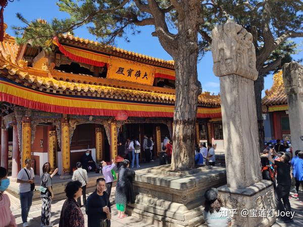 相传为文殊菩萨道场(即居住处),故又称大文殊寺,为五台山五大禅处之一