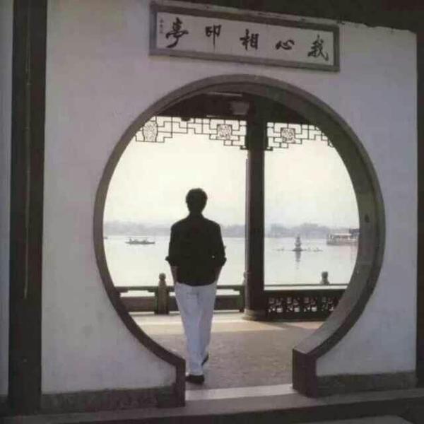有哪些张国荣的背影图?