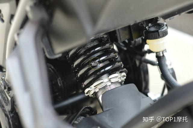 来自单摇臂的诱惑qjmotor赛250试驾静态体验篇