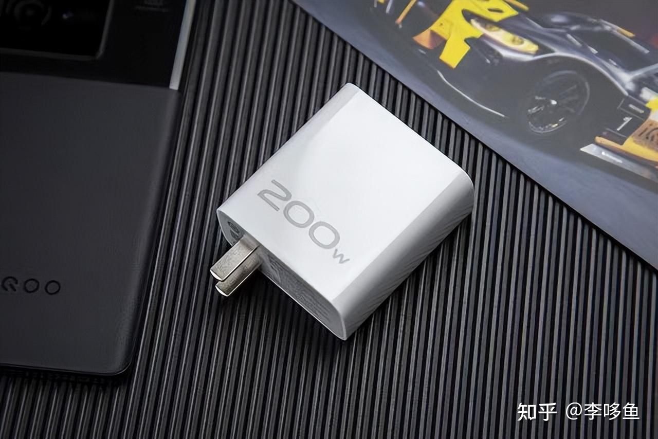 2022年，大家终于重视起了手机电池能量密度。