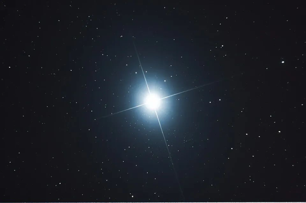 至于 天狼星,属于不住城里的土豪系列,当然自己有自己的名字,不跟房奴