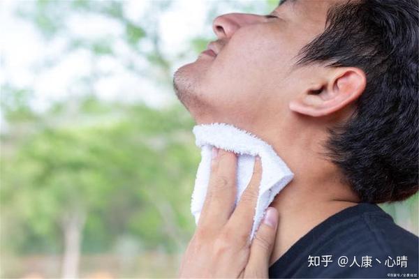 经常出汗是肾虚?提醒:4种"盗汗"的疾病,男人不妨对照自查