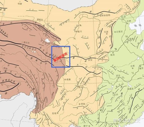 在《山海经》里,"珥蛇乘龙"是地位的象征,但凡"珥蛇乘龙"的都是祖先