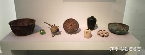 这个绿玻璃盖罐是1957年出土于李静训墓