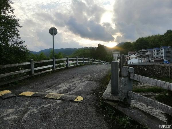 因工作原因,自去年三月以来,就在开化县长虹乡芳村村—一个偏远的