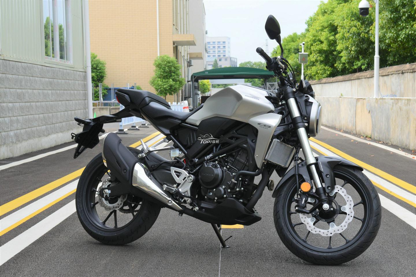 2021本田cb300r,2021款本田cb300r 被价格掩盖了实力本田cb300r骑行体验完美的入门级街车