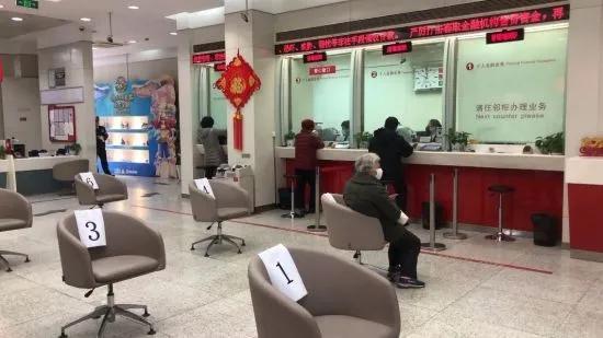人员精细化管理,落实防护 招商银行上海分行合理安排营业网点及营业