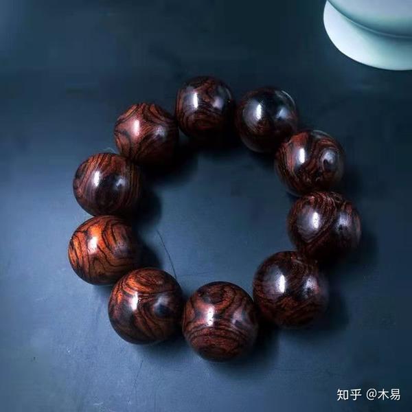 每一串都是独一无二的,尤其是土豪,老总级别的人物,配上一串极品海黄