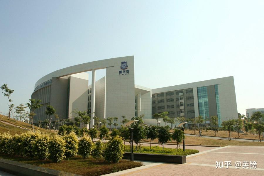 华南师范大学始建于1933年,前身是广东省立勷勤大学师范学院.