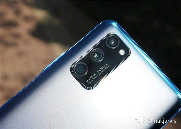 荣耀30 pro 搭载了800万像素长焦摄像头,5000万像素超感光摄像头以及