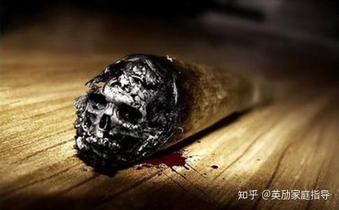 当孕妇吸烟或二手烟时,宝宝在子宫内的表现异常,还出现了打寒噤的动作