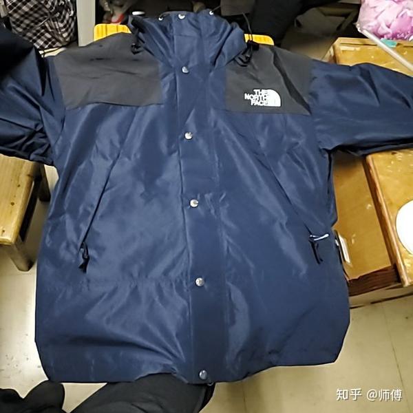 这个是真的还是假的店家一直说是真的北面1990美版