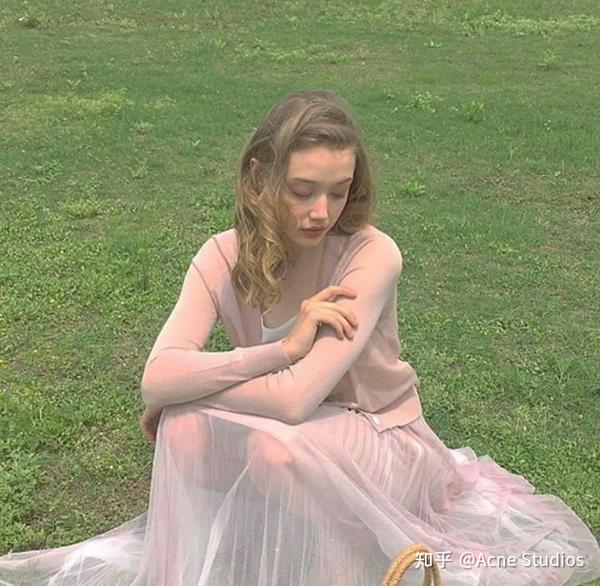 我说我特别开心 或者表达强烈的积极情绪 别人就会给我发  假笑男孩