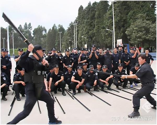 警棍警用装备里最趁手的武器