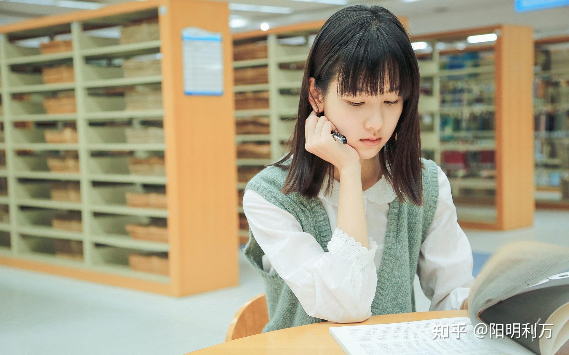 在校女大学生是如何被家里人知道耍朋友的,或者说怎么