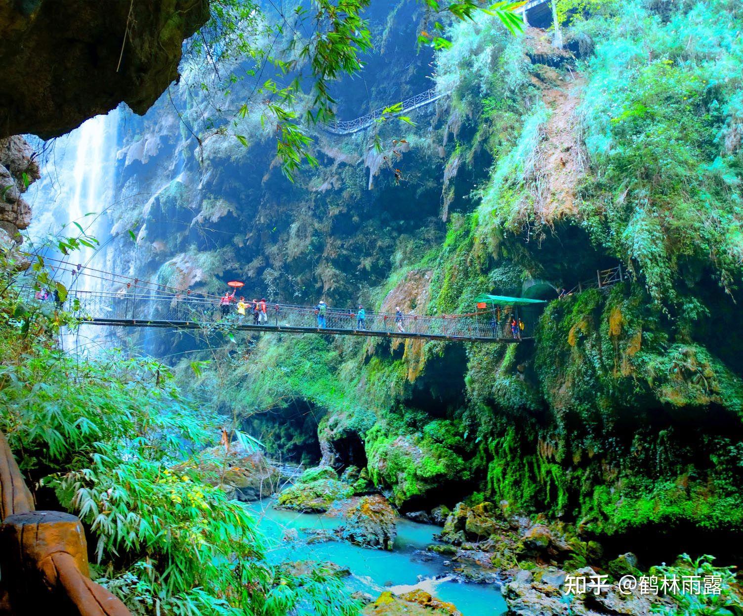 兴义马岭河峡谷风景区离市区东北4公里处,是7000万年前地壳运动拉开
