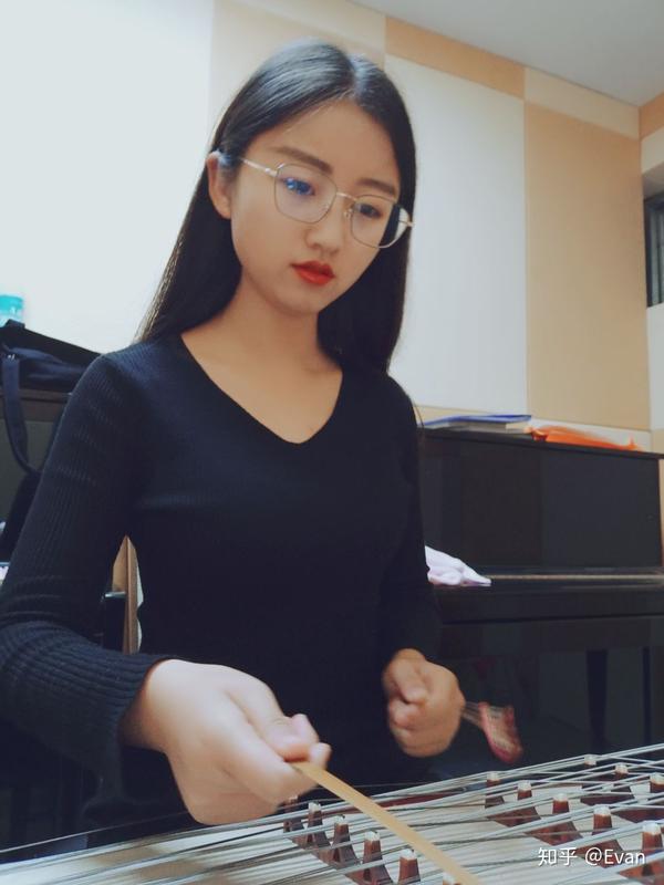 女生学钢琴和大提琴哪个更有气质呢?
