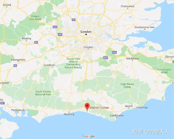 35%的毕业生修读艺术,戏剧和音乐  6  7 地理位置/交通 机场:盖特威克