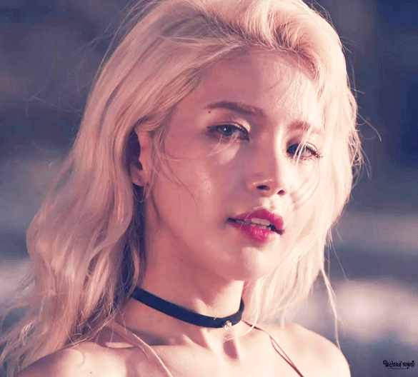 是不是超有反差萌的! 最爱的就是带眼镜的金老师了!