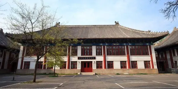 北京大学法学院以师资,教学,科研,生源,毕业生就业,硬件设施等方面的