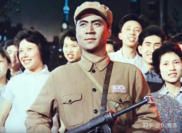 56年后霓虹灯下的哨兵演员们今昔照有人晚景凄凉有人78岁再婚