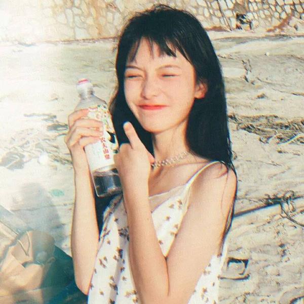 请问有哪些笑的很开心的女生的图片可以做头像?