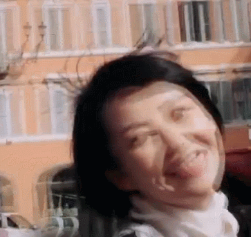 还有许晴,梨涡带来的天生娇俏感,似乎不会因为年龄而受到什么影响.