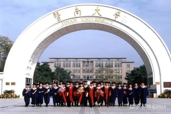 素有"华侨最高学府"之称的暨南大学,恪守"忠信笃敬"的校训,是目前全国