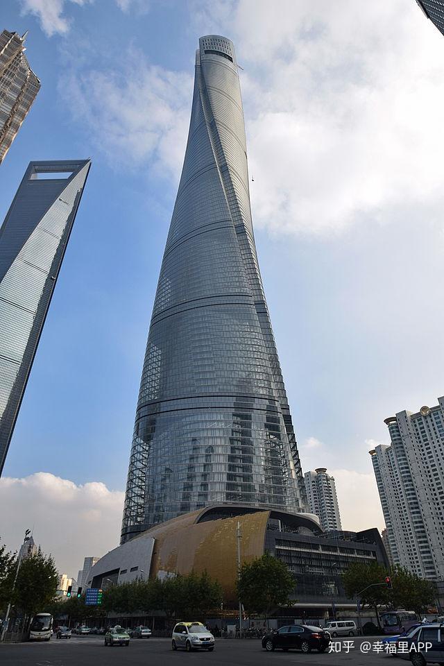 而且,上海中心大厦也是中国大陆最高的建筑物.