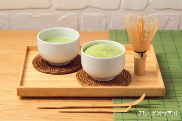 日本抹茶道的茶具约有七件,冲泡方式有浓茶,薄茶之分