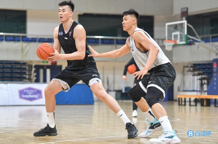 李慕豪&范子铭两人23投15中合砍39分19板6