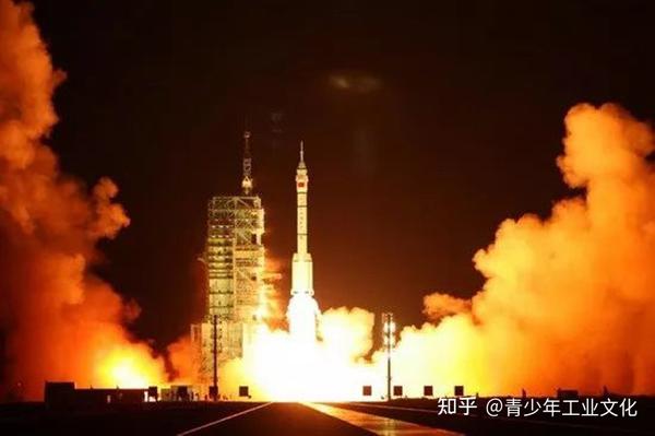 神舟六号载人飞船在轨飞行近80圈,历时115小时32分钟,完成了我国真正