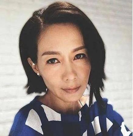 最美木婉清赵学而25岁与17岁谢霆锋相恋4年后被分手夸其是好男人