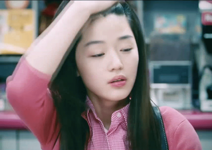 女生头油头屑真的太恶心了披头发还显脸胖求求你换瓶洗发水吧