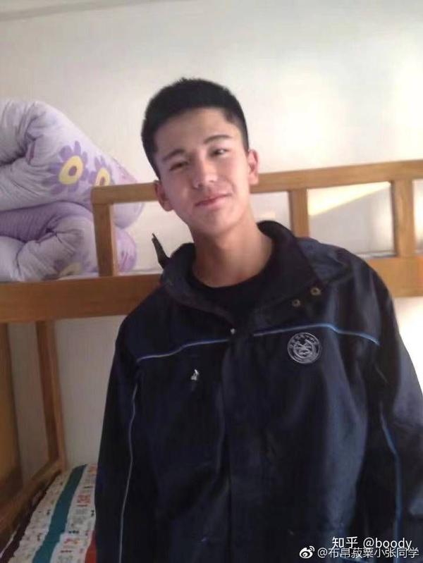 南京师范大学的一个小哥哥,是我在真实生活里见过最好看哪男孩!